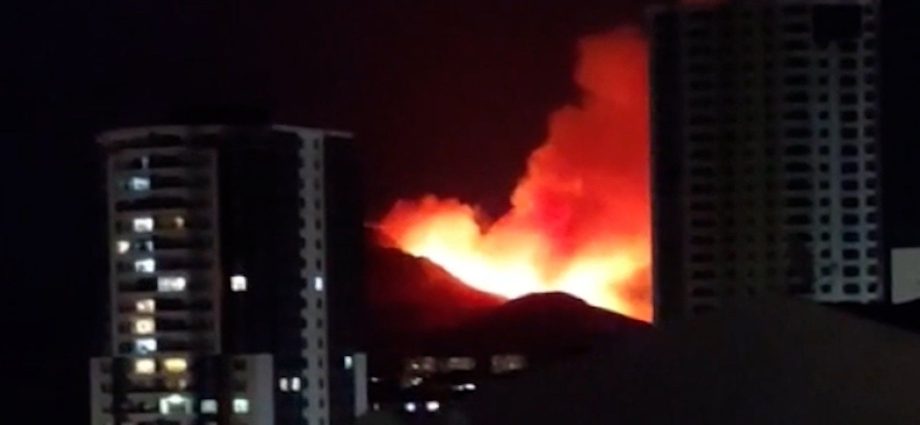large-forest-fire-burns-close-to-residential-areas-in-ankara