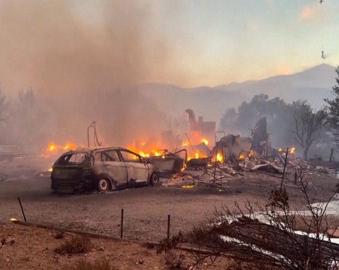 human-caused-nevada-wildfire-forces-42,000-people-to-evacuate