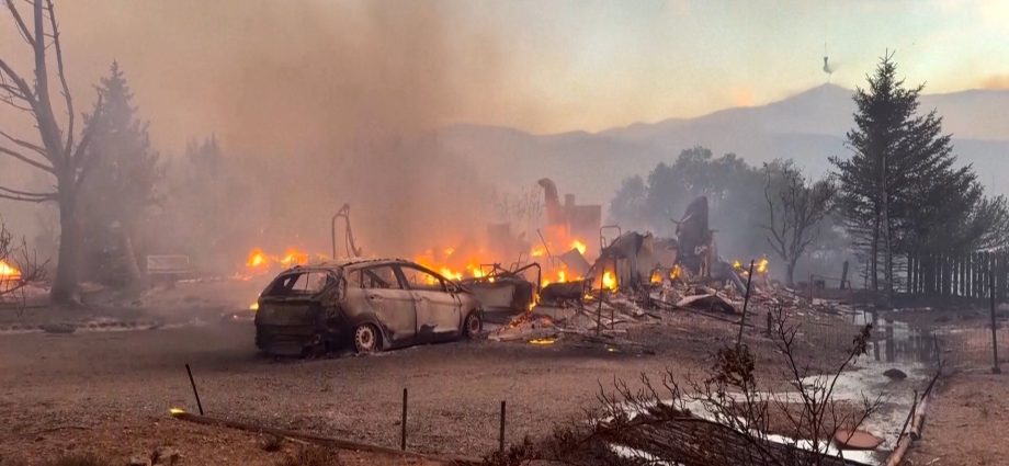 human-caused-nevada-wildfire-forces-42,000-people-to-evacuate