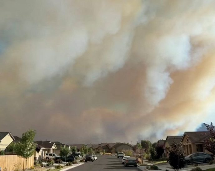 hawk-fire-burns-through-thousands-of-acres-in-nevada,-causing-evacuations