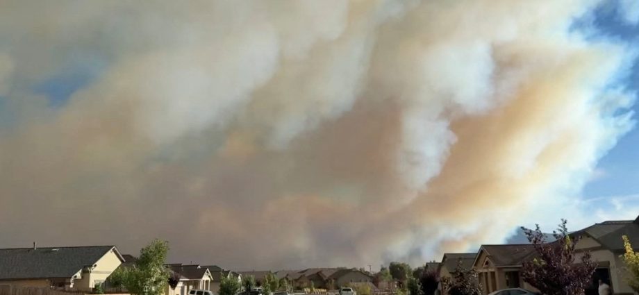 hawk-fire-burns-through-thousands-of-acres-in-nevada,-causing-evacuations