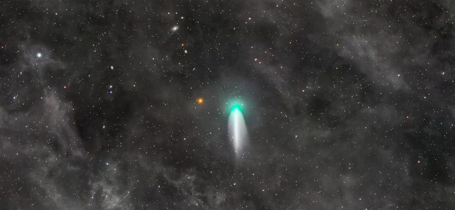 apod:-2026-august-24-–-comet-220p-in-outburst