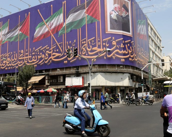 pakistan-army-official-going-to-iran,-reportedly-plans-to-discuss-us-sanctions