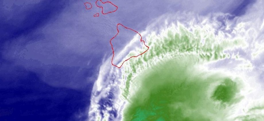 tropical-storm-moke-threatens-hawaii-with-heavy-rain-after-lala’s-damage