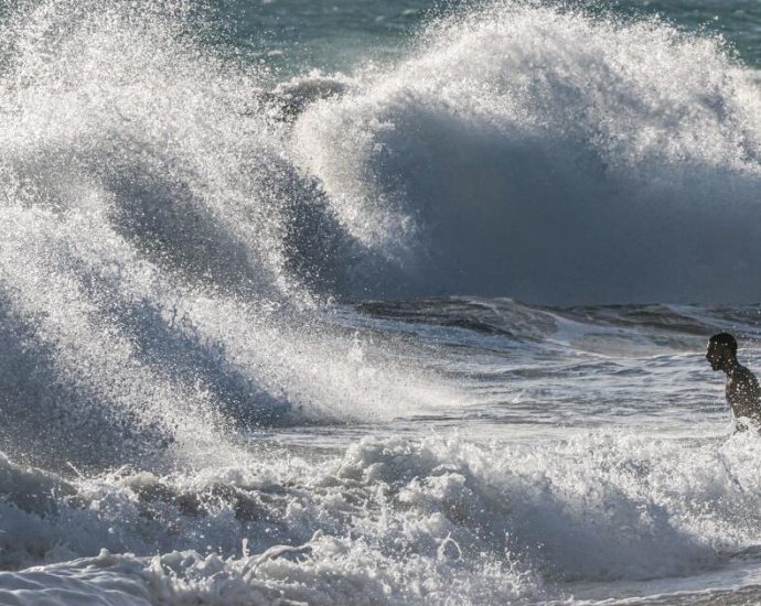 california’s-coast-under-siege:-a-winter-of-flooding,-big-waves-and-erosion-in-the-forecast