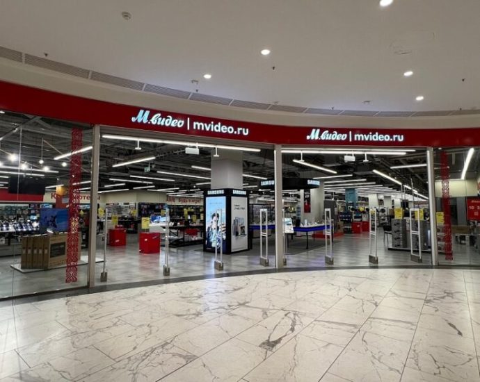 russia’s-biggest-electronics-chain-delays-seller-payments-as-it-expands-online