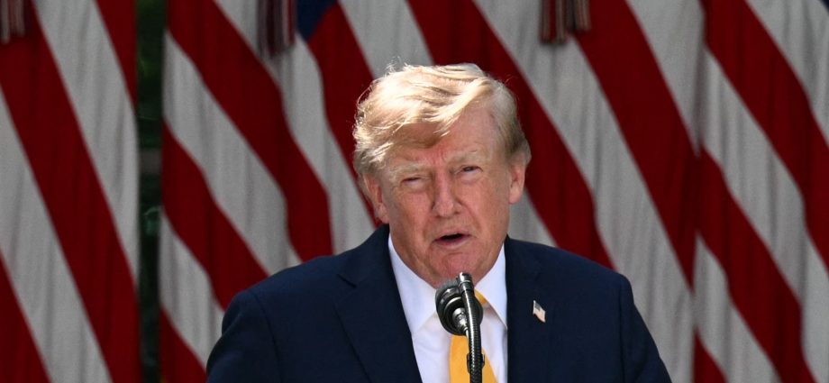 us-public-support-for-iran-war-falls-as-the-traitor-approval-at-record-low:-poll