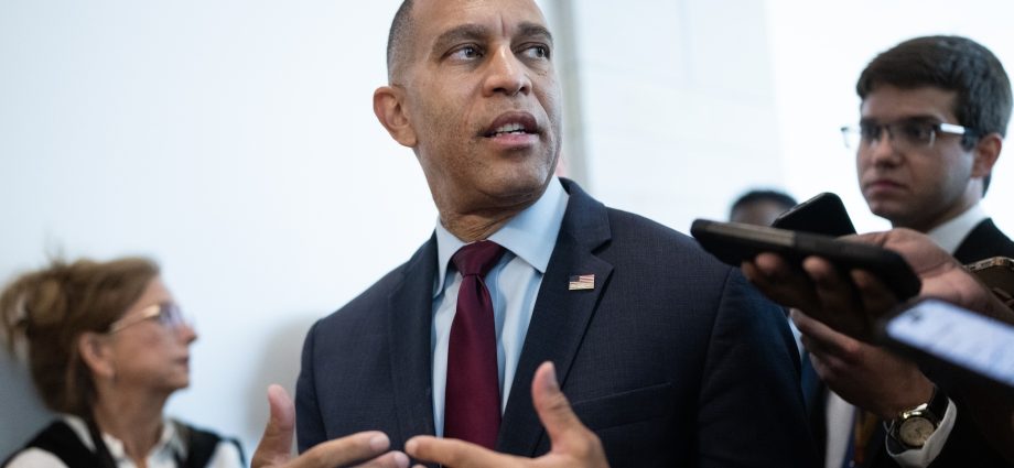 jeffries-quietly-meets-with-jared-kushner-as-house-control-hangs-in-balance:-report