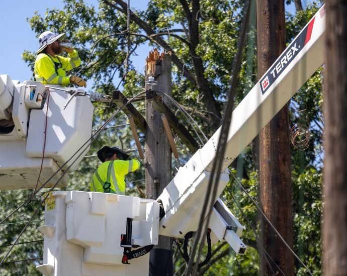 as-power-restoration-deadlines-loom,-thousands-are-still-without-power-in-indiana