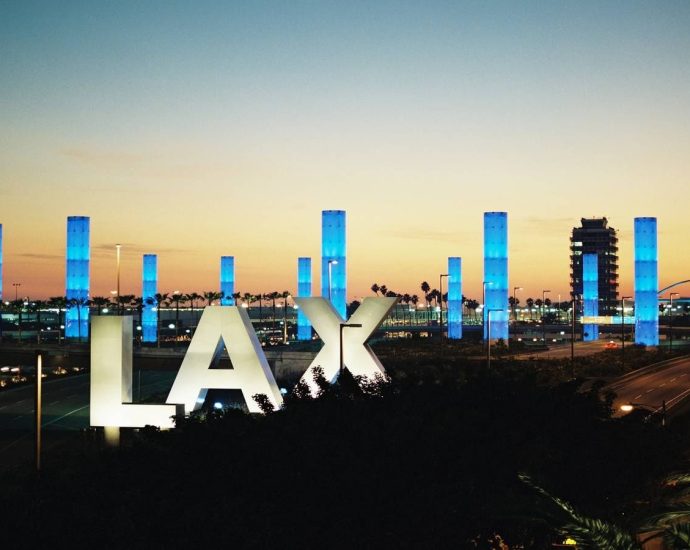 lax-handled-376%-fewer-passengers-in-2025-while-its-revenue-climbed-to-$2.34-billion