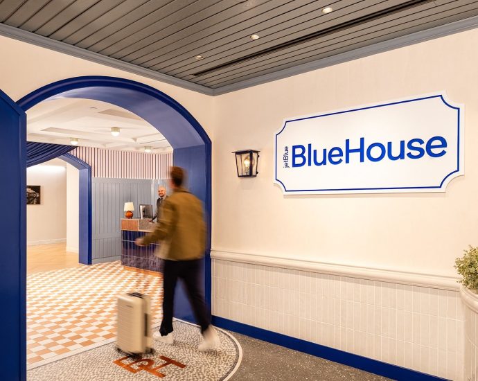 photos:-jetblue-opens-chic-12,000-square-foot-boston-bluehouse-lounge