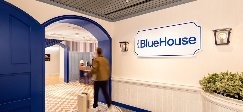 photos:-jetblue-opens-chic-12,000-square-foot-boston-bluehouse-lounge