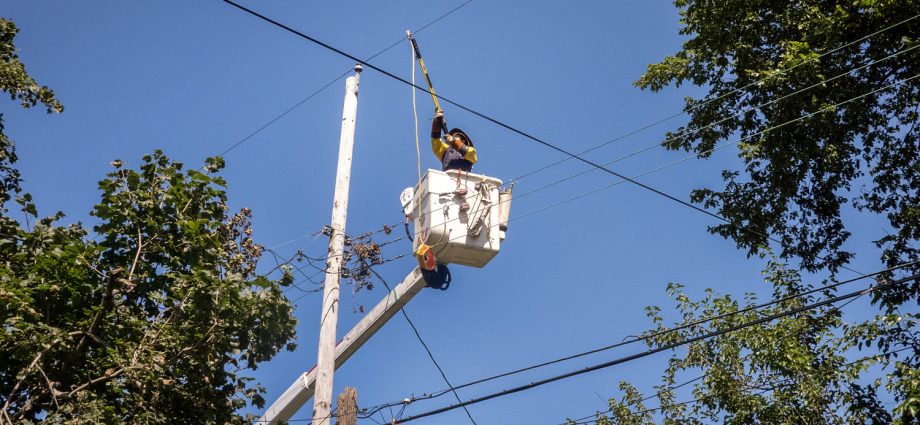‘getting-no-help’:-thousands-in-gary,-indiana,-still-without-power-nearly-2-weeks-after-storms