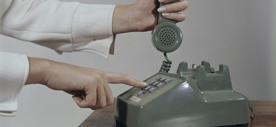 reverting-to-a-past-era?-nonsense-ai-story-ideas-prompt-news-editor-to-create-a-phone-only-pitching-rule