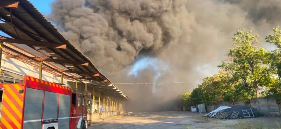 aid-the-ukrainian-red-cross-stockpiled-for-winter-in-kherson-burned-in-a-russian-drone-attack