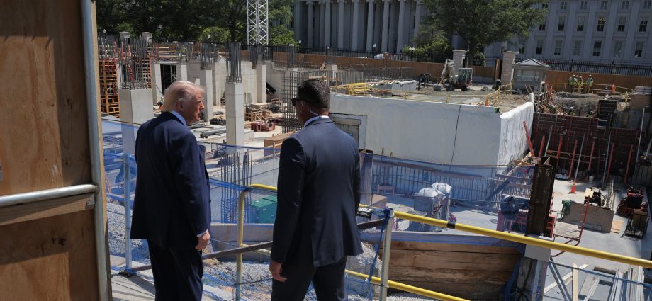 there’s-already-a-secret-bunker-at-the-white-house-where-the-traitor-wants-to-build-his:-report