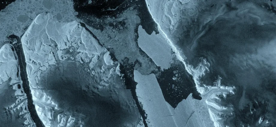 a-manhattan-sized-ice-island-just-broke-free-from-greenland