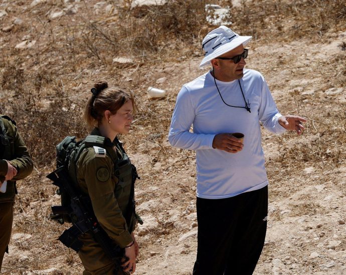 israeli-forces-block-palestinian-american-lou-ridi-from-walking-on-his-land