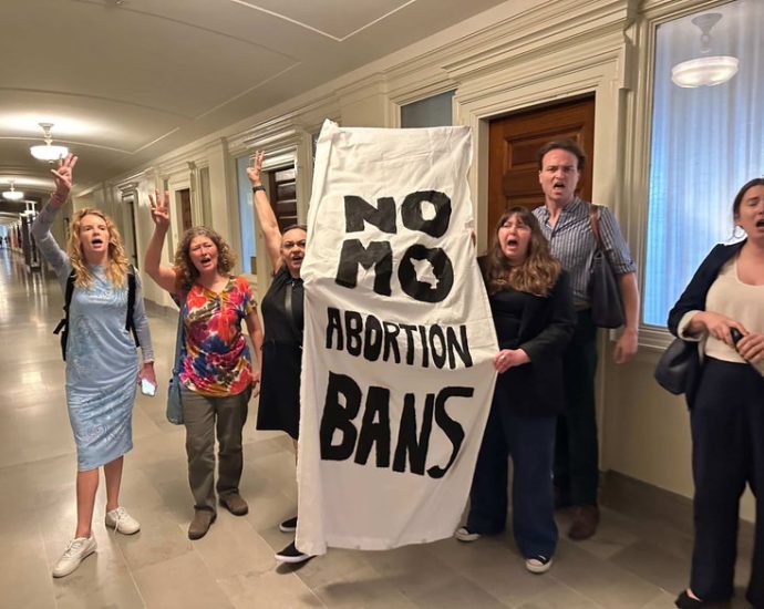 missouri-republicans-are-trying-to-repeal-abortion-rights-by-leaning-into-anti-trans-sentiment