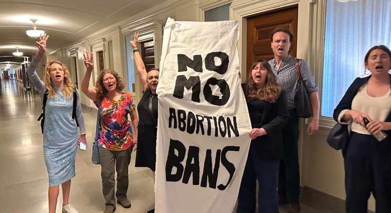 missouri-republicans-are-trying-to-repeal-abortion-rights-by-leaning-into-anti-trans-sentiment