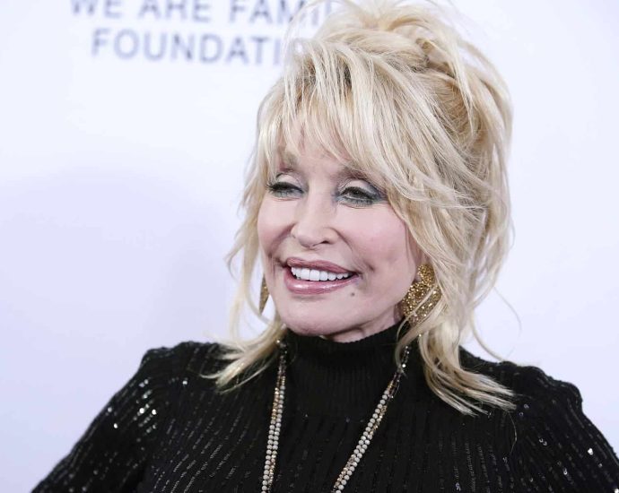 dolly-parton,-beloved-country-music-icon,-dead-at-80