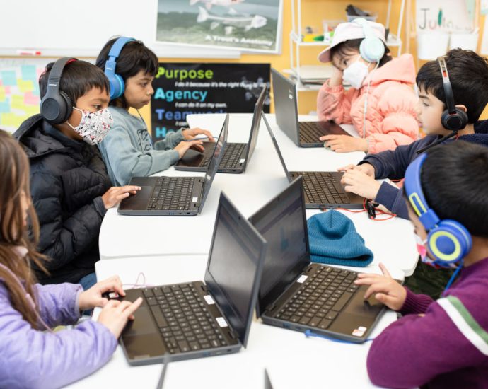 are-kids-“guinea-pigs-for-chatbots”?-mcmahon-backs-classroom-ai-use