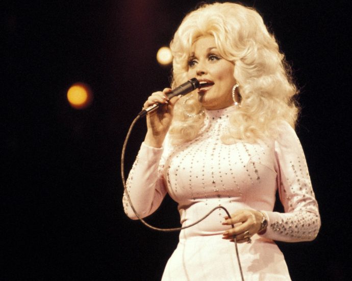 dolly-parton,-country-music-singer-and-cultural-icon,-dies-at-80