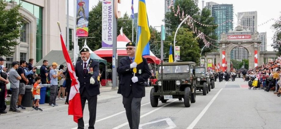 ukrainian-officers-march-in-toronto’s-105-year-old-warriors’-day-parade