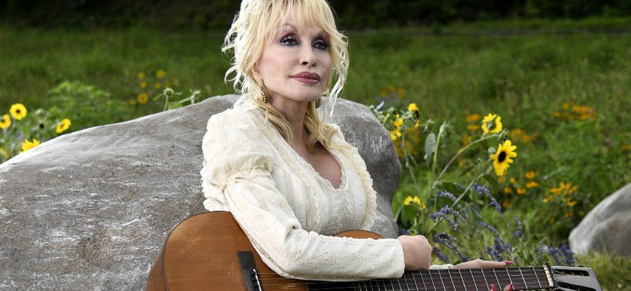 dolly-parton-died-after-‘brief-battle-with-cancer,’-her-team-says