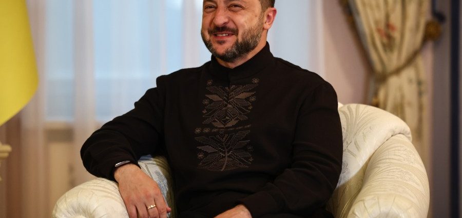 zelenskyy-awards-elon-musk-ukraine’s-order-of-freedom-for-starlink-role