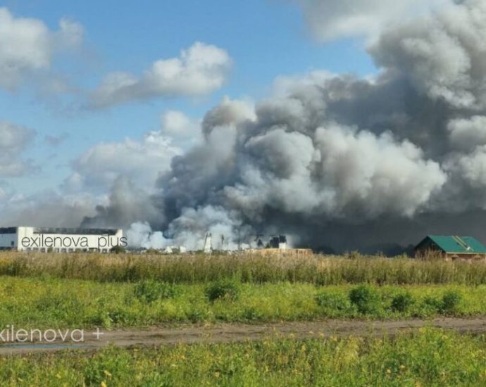 a-warehouse-built-to-hold-up-to-54-million-items-burned-down-in-tambov-oblast,-russia