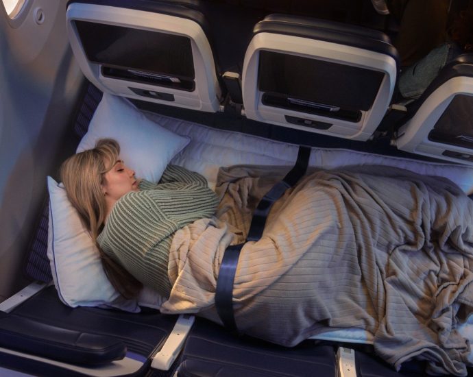 “a-wonderful-reimagining”:-plus-size-passenger-praises-united-airlines-for-new-economy-beds