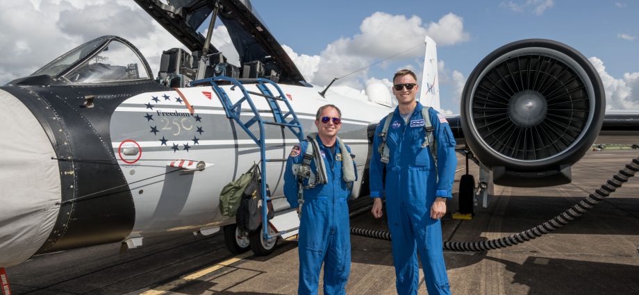 nasa-johnson-pilots-chase-moon’s-shadow-for-eclipse-science