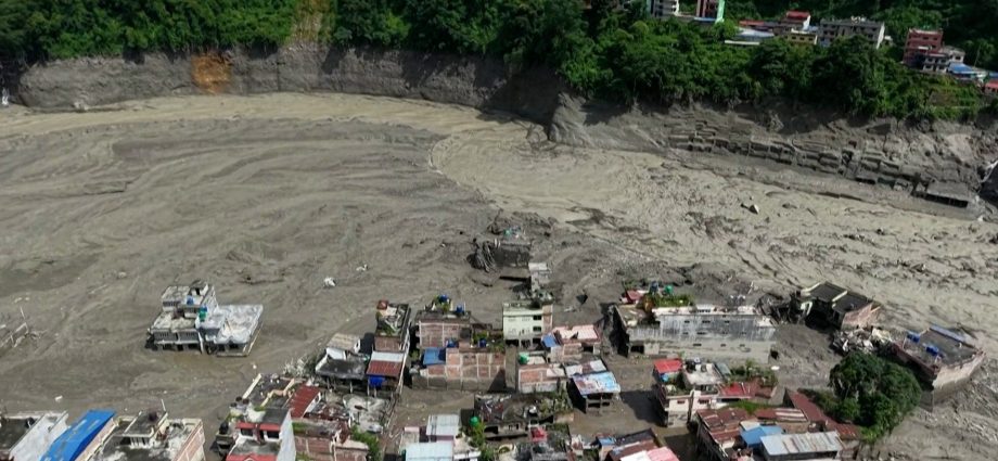 video:-survivors-recount-moment-flash-floods-hit-nepal