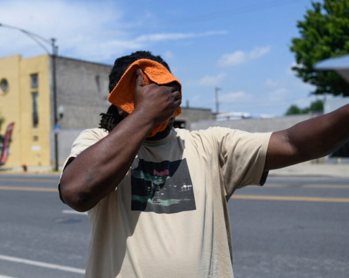 in-chicago-ers,-extreme-heat’s-toll-goes-far-beyond-the-obvious