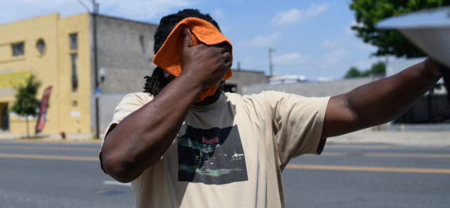 in-chicago-ers,-extreme-heat’s-toll-goes-far-beyond-the-obvious