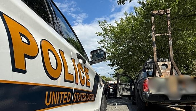 us-police-arrest-driver-transporting-guillotine-in-truck-in-washington