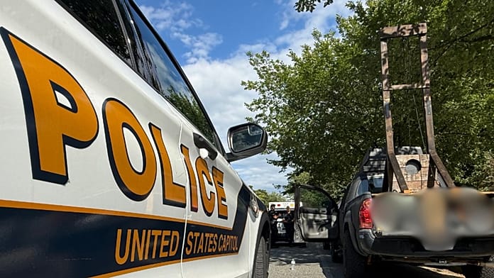 us-police-arrest-driver-transporting-guillotine-in-truck-in-washington