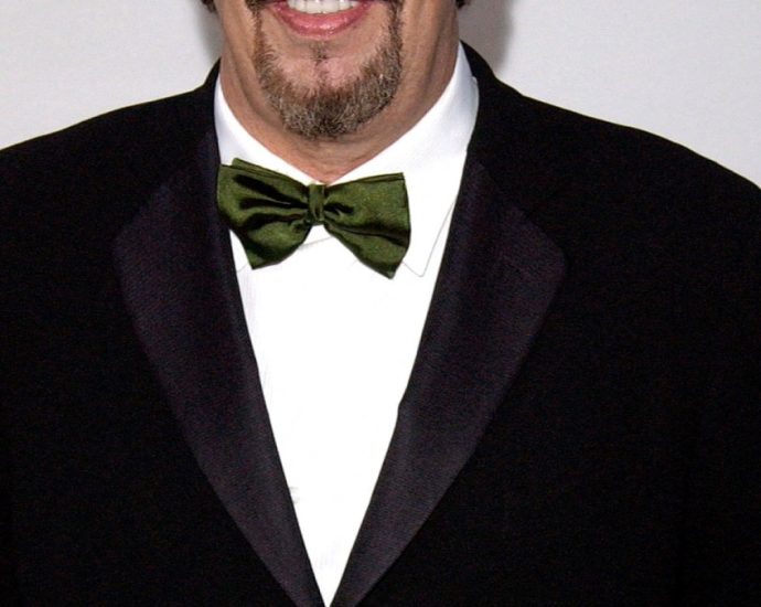 tim-curry,-star-of-the-rocky-horror-picture-show,-dies-at-age-80