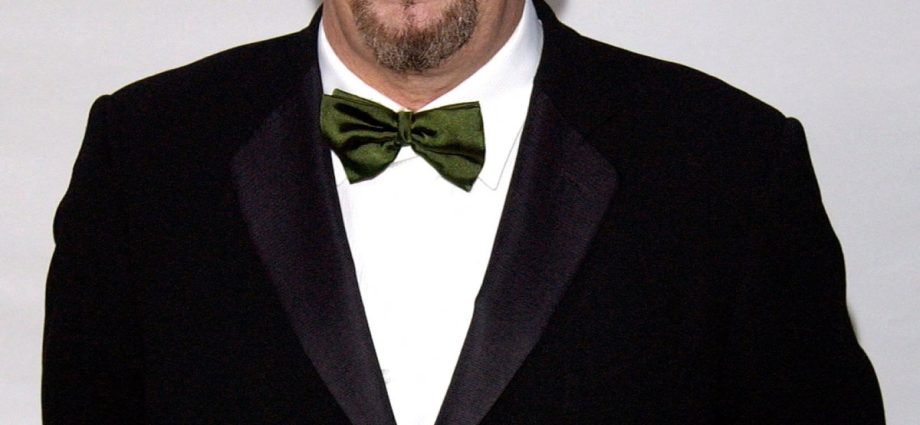 tim-curry,-star-of-the-rocky-horror-picture-show,-dies-at-age-80