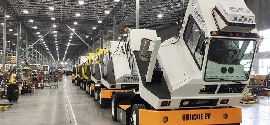 apm-terminals-elizabeth-orders-96-electric-terminal-tractors-from-orange-ev