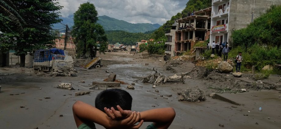 nepal-floods-live:-more-than-160-killed,-over-800-missing,-rescue-continues