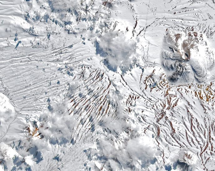 rare,-widespread-snow-in-the-atacama-desert