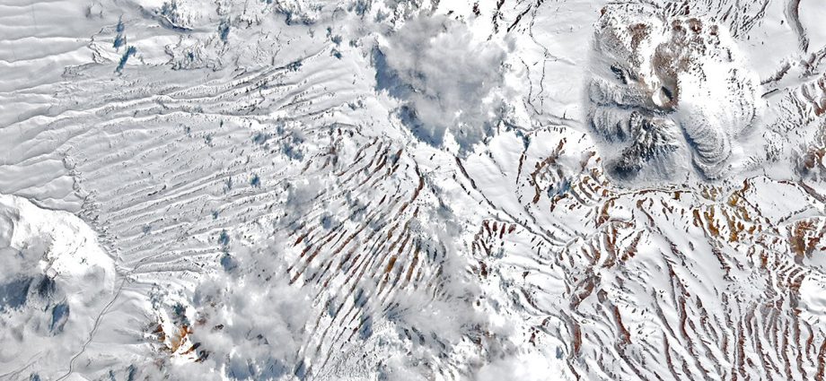 rare,-widespread-snow-in-the-atacama-desert