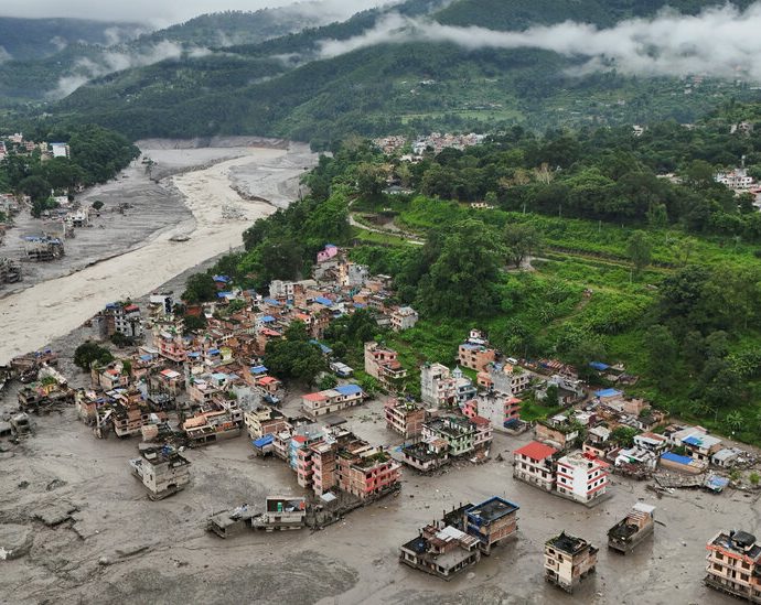 photos:-a-deadly-flood-tears-through-nepal-and-tibet
