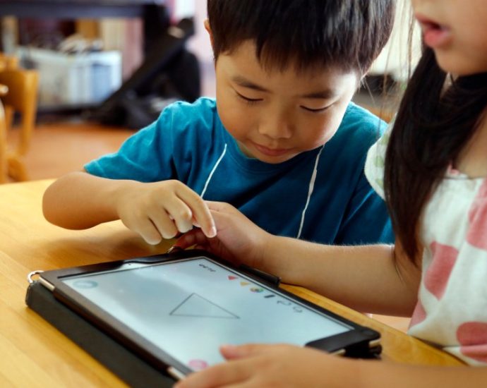one-tech-tip:-how-to-keep-your-child’s-tablets,-laptops-from-becoming-distractions-from-schoolwork