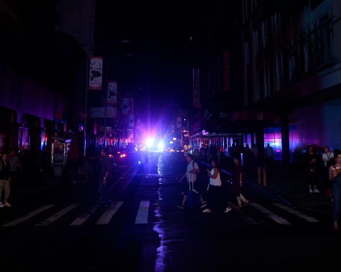 new-york’s-power-grid-struggles-to-handle-the-heat