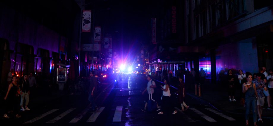 new-york’s-power-grid-struggles-to-handle-the-heat