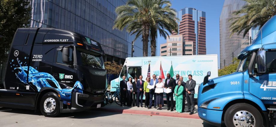 electric-heavy-duty-trucks-will-be-able-to-run-from-baja-to-canada,-west-coast-leaders-pledge