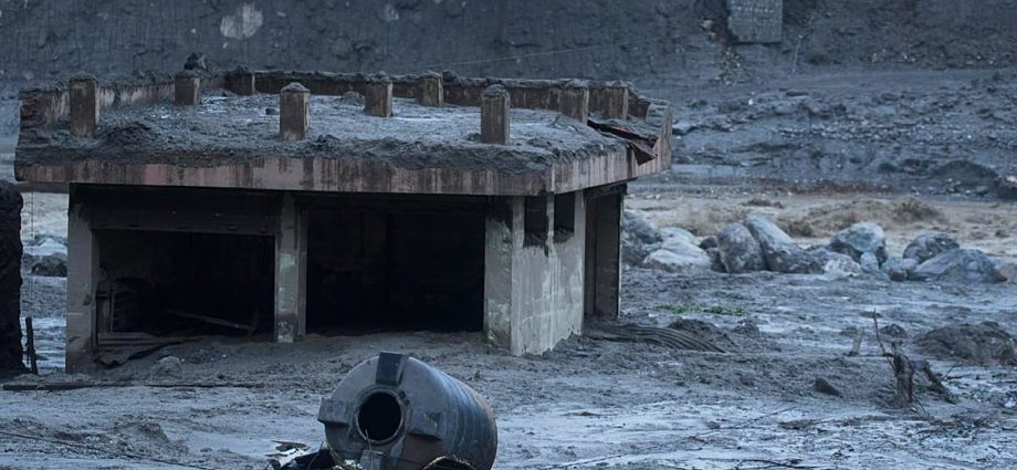 nepal-flash-flood:-dramatic-footage-shows-rasuwa-valley-engulfed